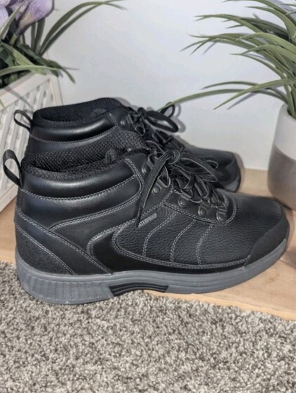 Orthofeet Women's Delta Waterproof Black Hiking Boots Women's Size 9Wide